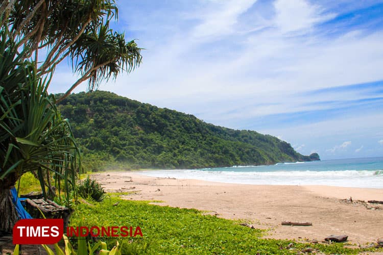 Modangan Beach Offers Breathtaking Ocean View