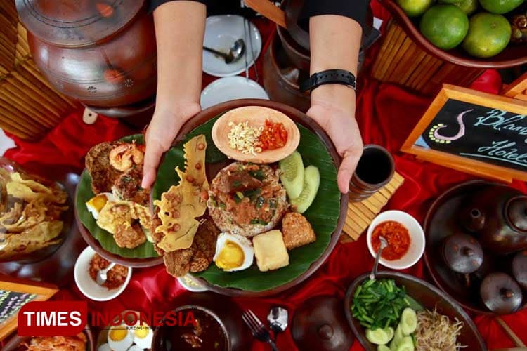 Enam Rekomendasi Tempat Makan Pecel Rawon Nikmat di Banyuwangi, Dijamin Bikin Kamu Pingin Balik Lagi!