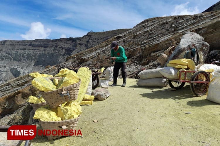 Pengunjung Kawah Ijen Wajib Bawa Surat Keterangan Sehat