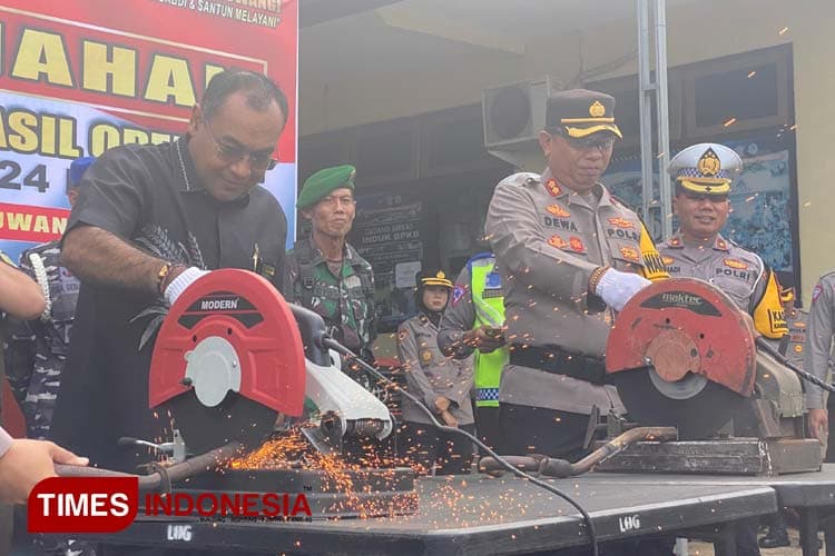 Ribuan Miras dan Ratusan Knalpot Brong Dimusnahkan Polresta Banyuwangi