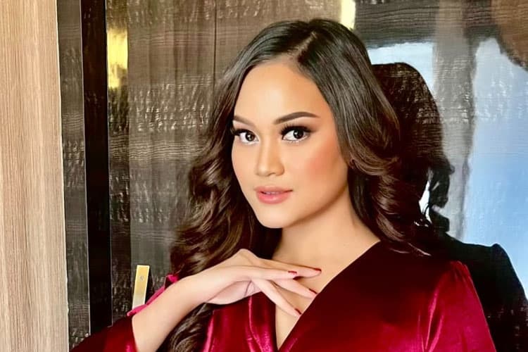 Jejak Eslah Rahmah Oktaviana, Dari Panggung Modeling hingga Aktif Berkegiatan Sosial