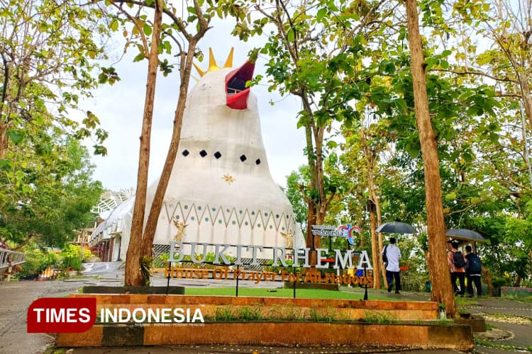 Wisata Bukit Rhema di Borobudur Magelang:  Dari Gereja Ayam, Sunrise Hingga Ruang Refleksi