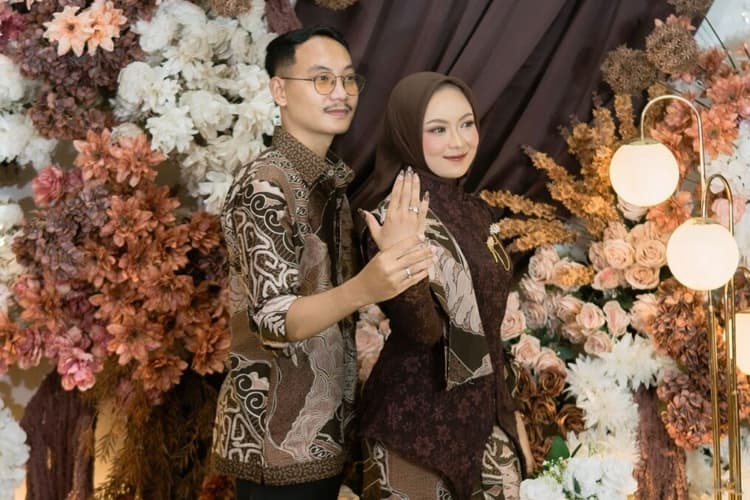 Dari Jempol ke Pelaminan, Ketika Cinta Menemukan Jalannya