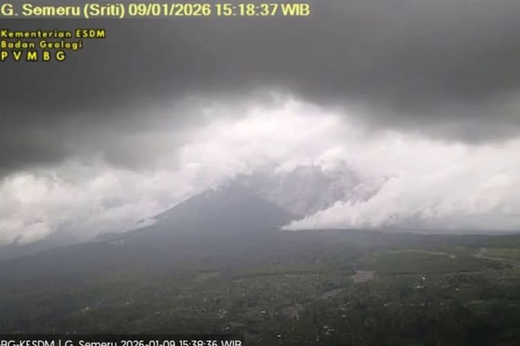 Gunung Semeru Erupsi Disertai Awan Panas Guguran, Luncur hingga 4 Kilometer dari Puncak Mahameru