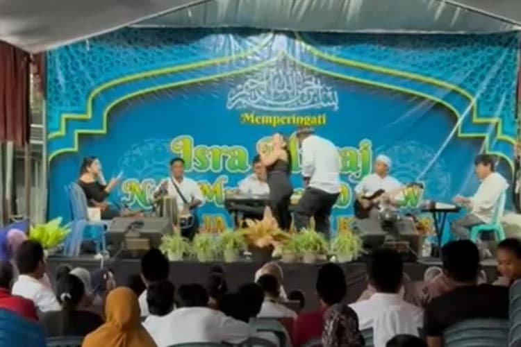 Heboh Video Biduan Dangdut Goyang di Acara Isra Miraj Banyuwangi