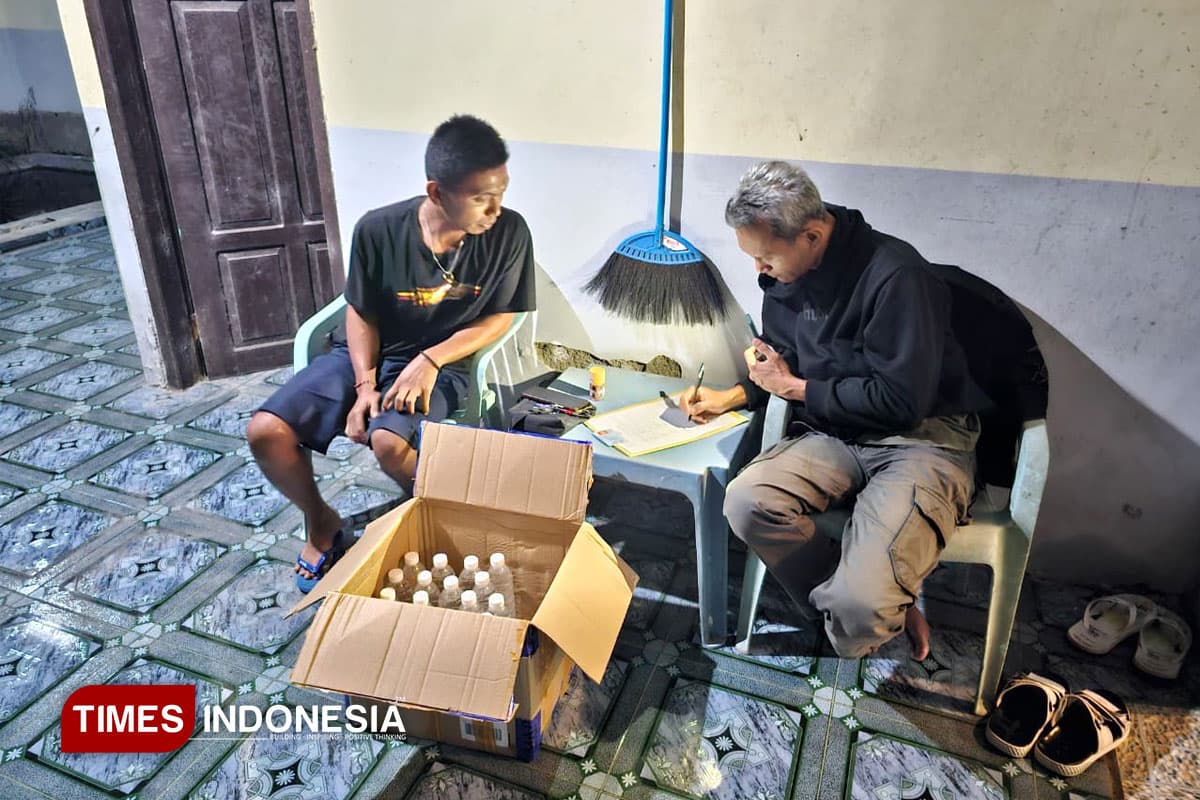 Jual Arak Bali Tanpa Izin, Warga Temurejo Digerebek Polsek Bangorejo Saat Ramadan