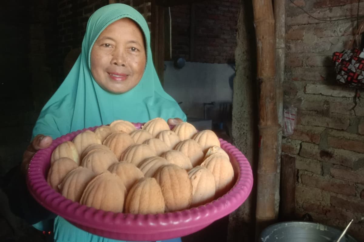 Jelang Lebaran, Roti Klemben Legend ‘Mak Samijah’ Banyuwangi Banjir Pesanan