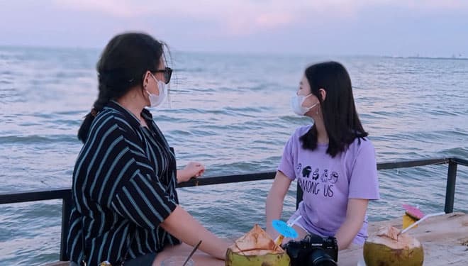 Culinary Sensation Above the Sea in Karangsong Indramayu