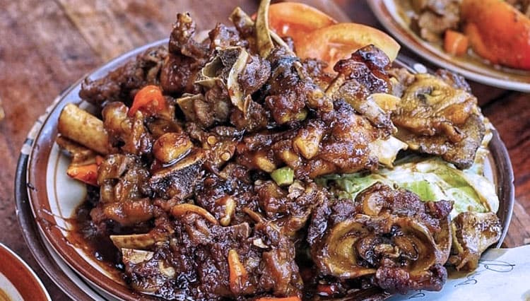 Unik, Tengkleng Rica-Rica Pak Manto Jadi Legenda di Solo